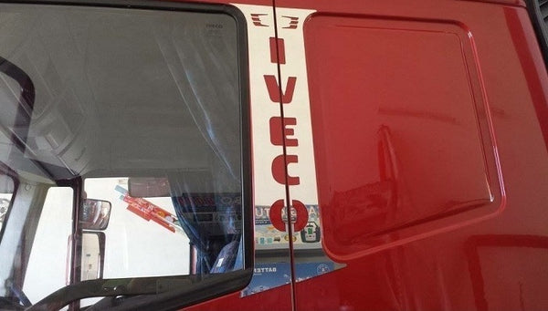 COD. TF-013IV-48 - DOOR PLATE KIT IN 4 PCS WITH WRITING "IVECO" Stralis 480