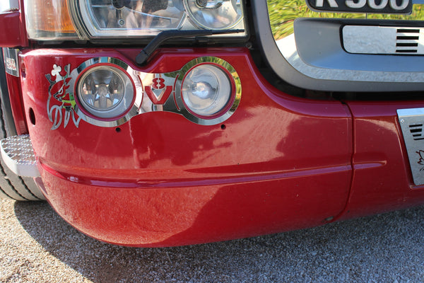 COD. TF-342SC-STM - FRAME KIT FOR BUMPER LIGHTS WITH GRIFFIN AND V8 LOGO Scania Streamline